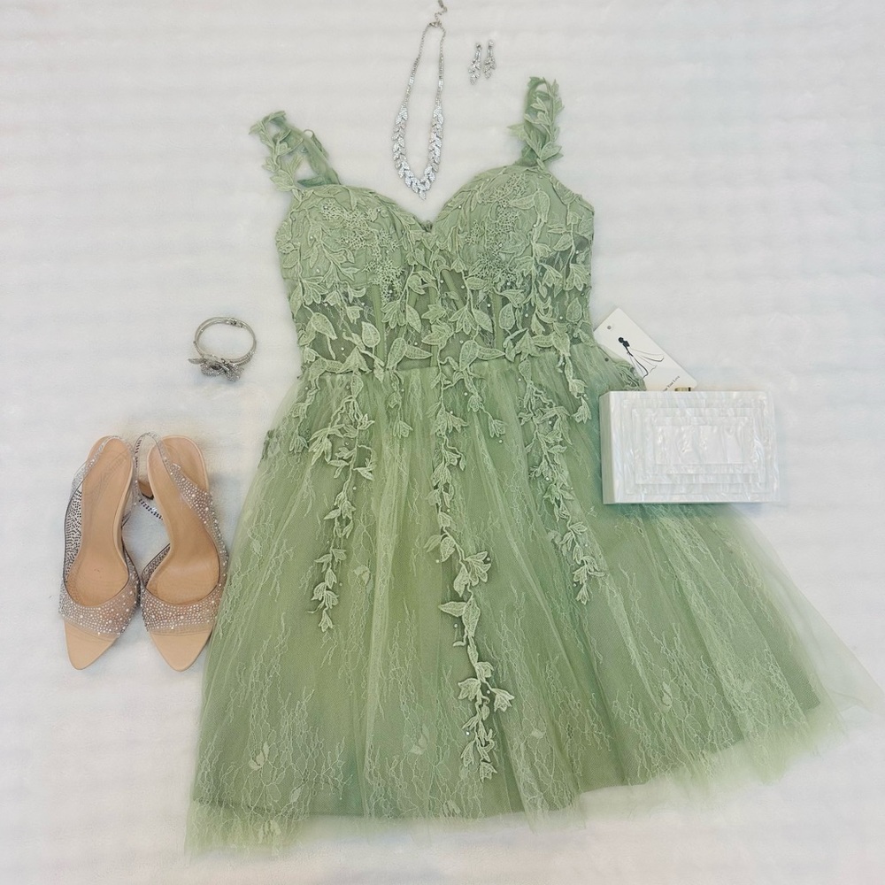 Elegant Sage Green Lace Prom Dress with Floral Appliqué